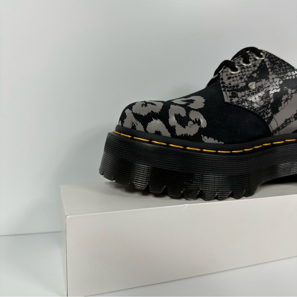 DR DOC MARTENS 1461 QUAD WOMENS SPIKED SHOES SIZE 6 BLACK GRAY NEW - Picture 6 of 10